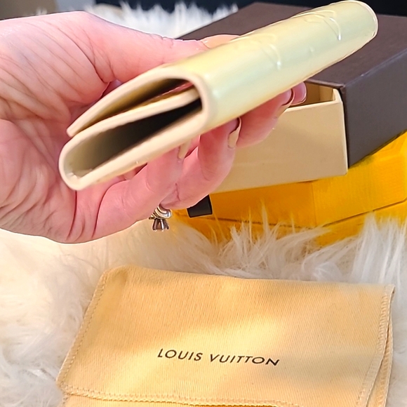 Louis Vuitton Key Holder - Picture 8 of 11